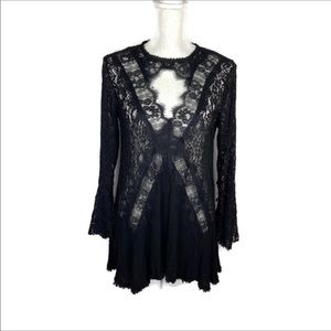 Altar’d State Black Lace Top w Keyhole Front EUC
